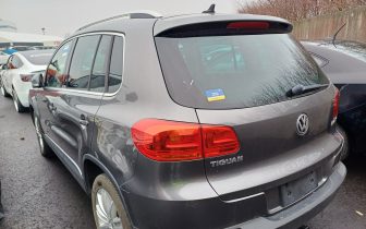 Седани VOLKSWAGEN TIGUAN S 2015 Графитен