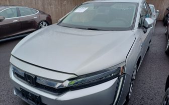 Седани HONDA CLARITY 2018 Сребрист