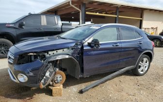 Хечбеци Mercedes-Benz  GLA 250 2018 Син