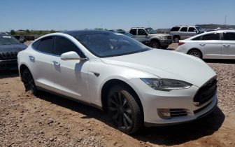 Хечбеци Tesla MODEL S 2013 Бял