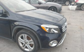 Хечбеци Mercedes-Benz  GLA 250 2018 Син