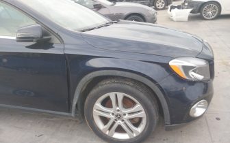 Хечбеци Mercedes-Benz  GLA 250 2018 Син