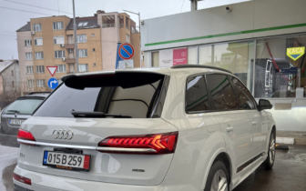 Паркетници Audi Q7 2021 Бял