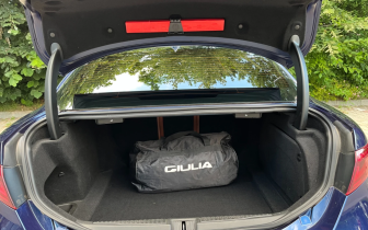 sedan Alfa Romeo  Giulia Q4 2018 Син