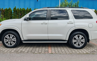 suv Toyota  Sequoia PLATINUM 5.7 V8  2016 Бял