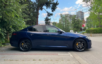 sedan Alfa Romeo  Giulia Q4 2018 Син