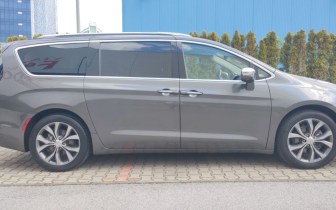 mini-van Chrysler  Pacifica Limited 2017 Сив