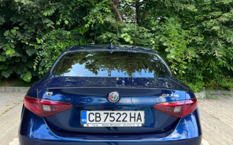 sedan Alfa Romeo  Giulia Q4 2018 Син