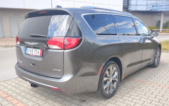mini-van Chrysler  Pacifica Limited 2017 Сив