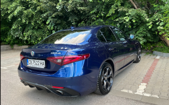 sedan Alfa Romeo  Giulia Q4 2018 Син